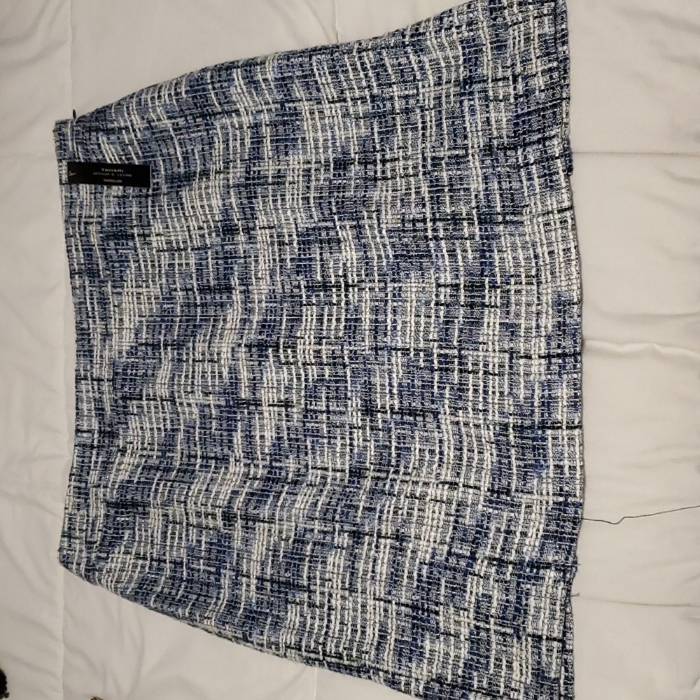 Tahari Arthur S.Levine weed skirt
